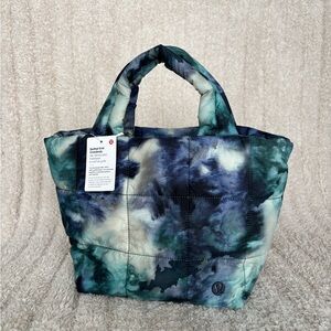 Lululemon NWT Quilted Grid Crossbody Bag